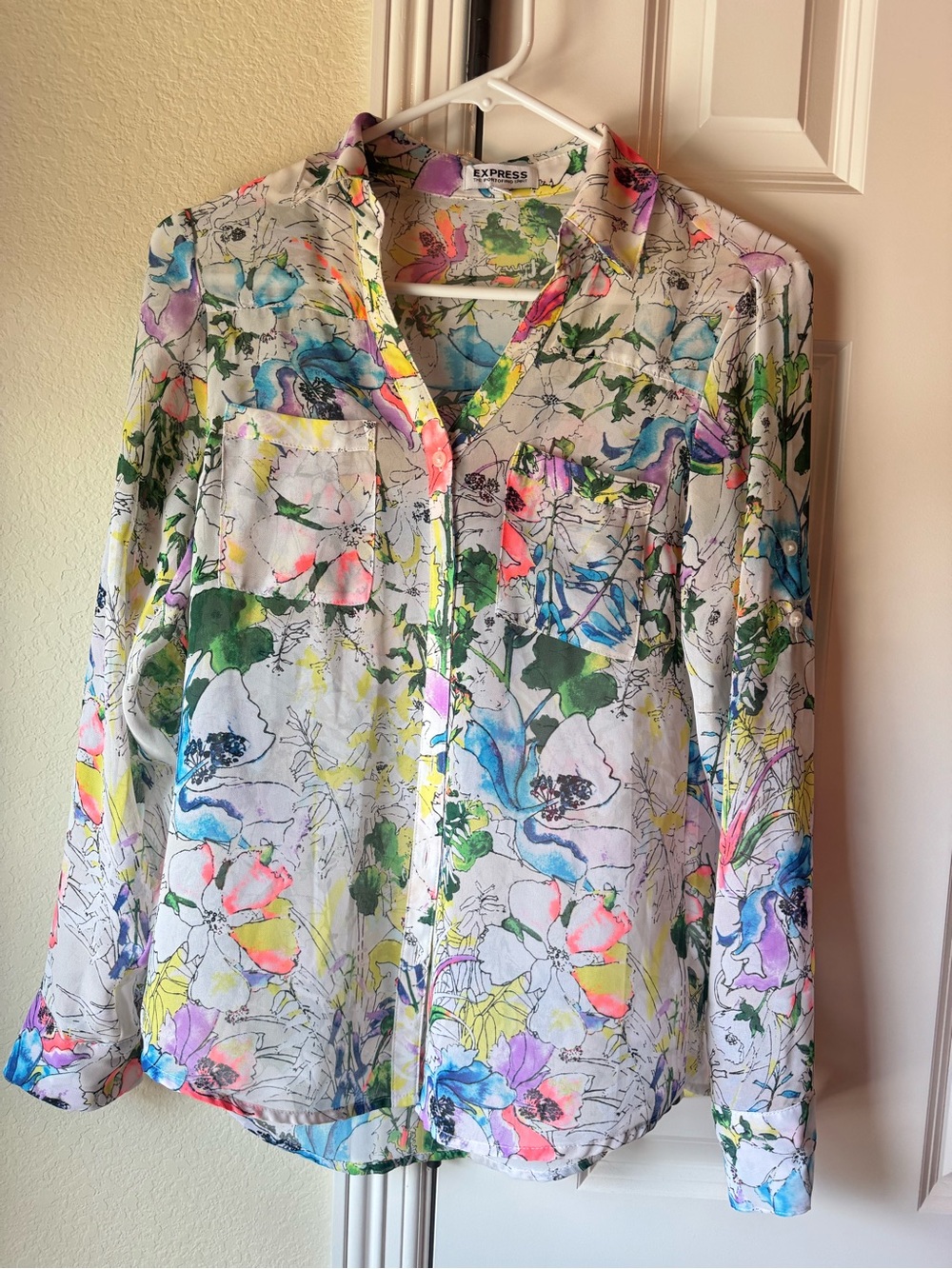 Express The Portofino Shirt Womens Medium Floral Watercolor